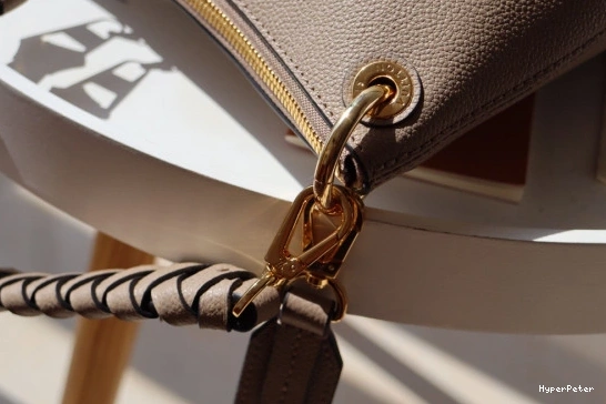 LOUIS VUITTON MAIDA HOBO 0722